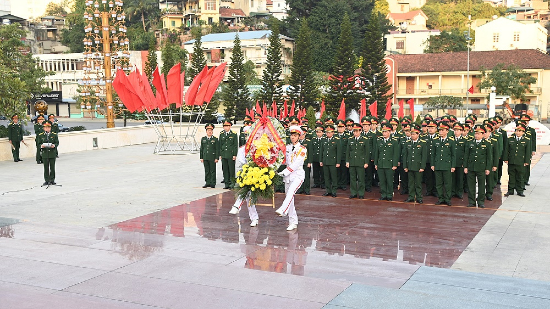 Bộ CHQS tỉnh Quảng Ninh dâng hương tưởng niệm các Anh hùng liệt sĩ nhân kỷ niệm 79 năm Ngày thành lập Quân đội nhân dân Việt Nam