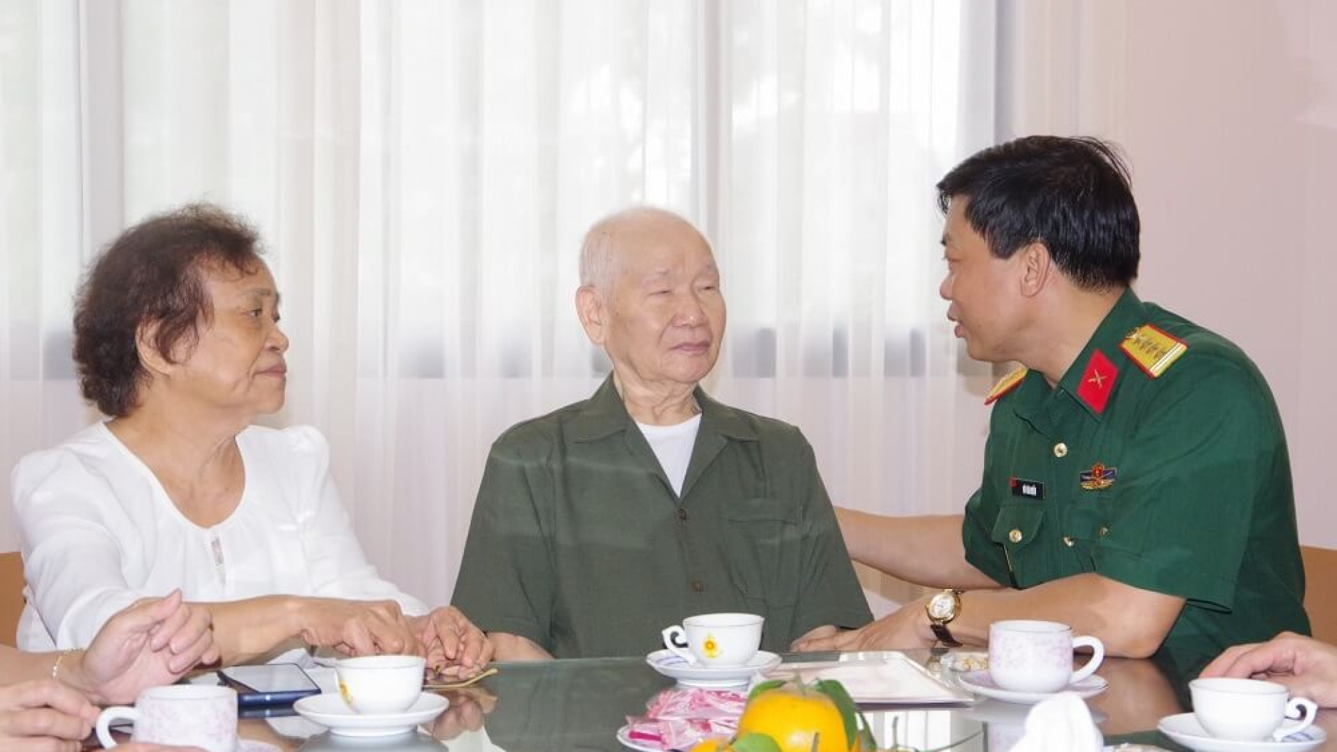 Bộ CHQS thành phố Hải Phòng thăm, tặng quà chiến sĩ Điện Biên trên địa bàn