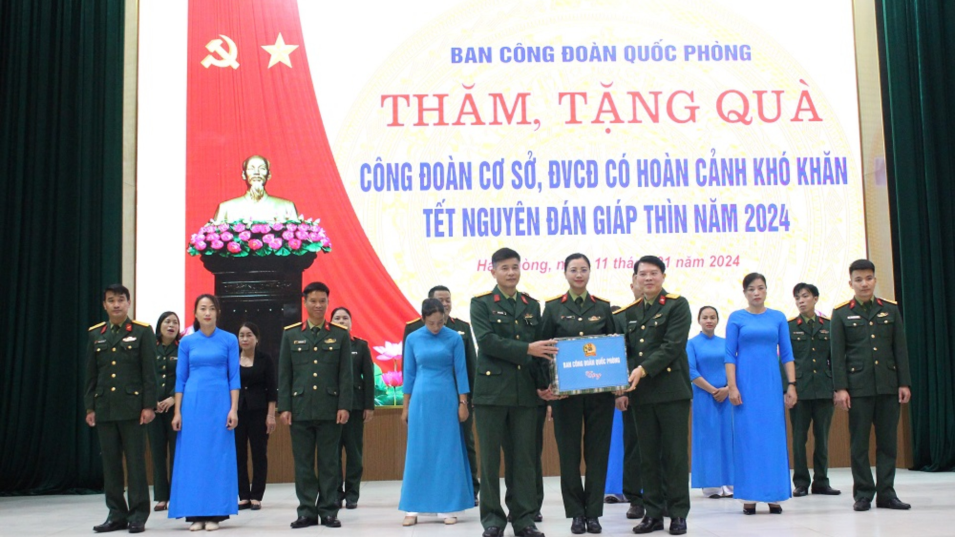 Ban Công đoàn Quốc phòng: Thăm, tặng quà công đoàn cơ sở, đoàn viên công đoàn nhân dịp Tết Nguyên đán Giáp Thìn 2024 tại Quân khu