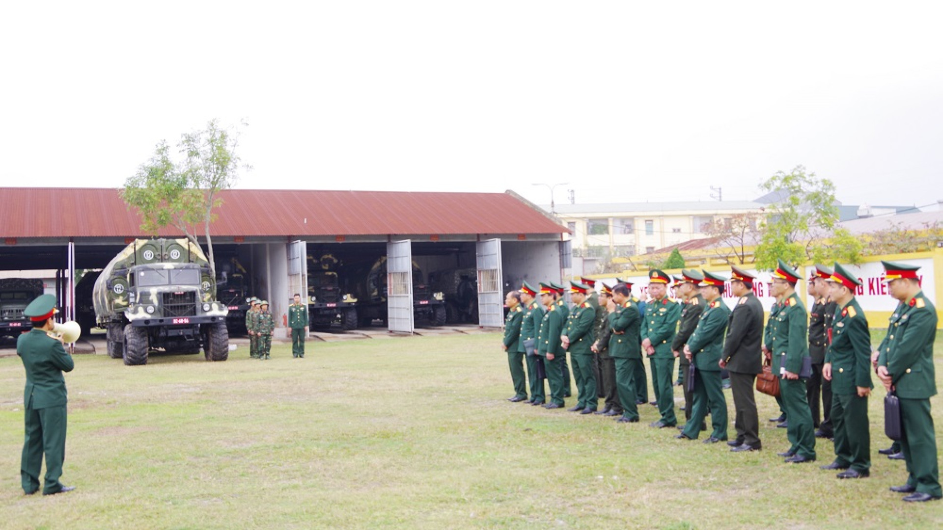 Đoàn cán bộ, học viên Học viện Quốc phòng tham quan, nghiên cứu thực tế tại Lữ đoàn Công binh 513