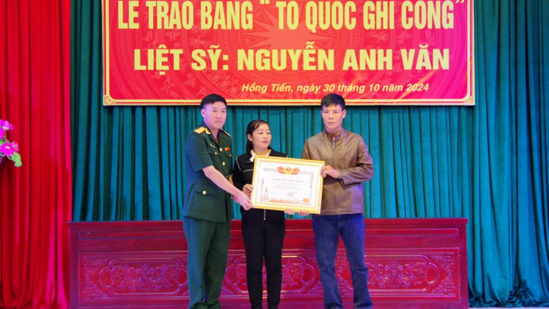 Trao bằng Tổ quốc Ghi công cho gia đình Liệt sĩ Nguyễn Anh Văn