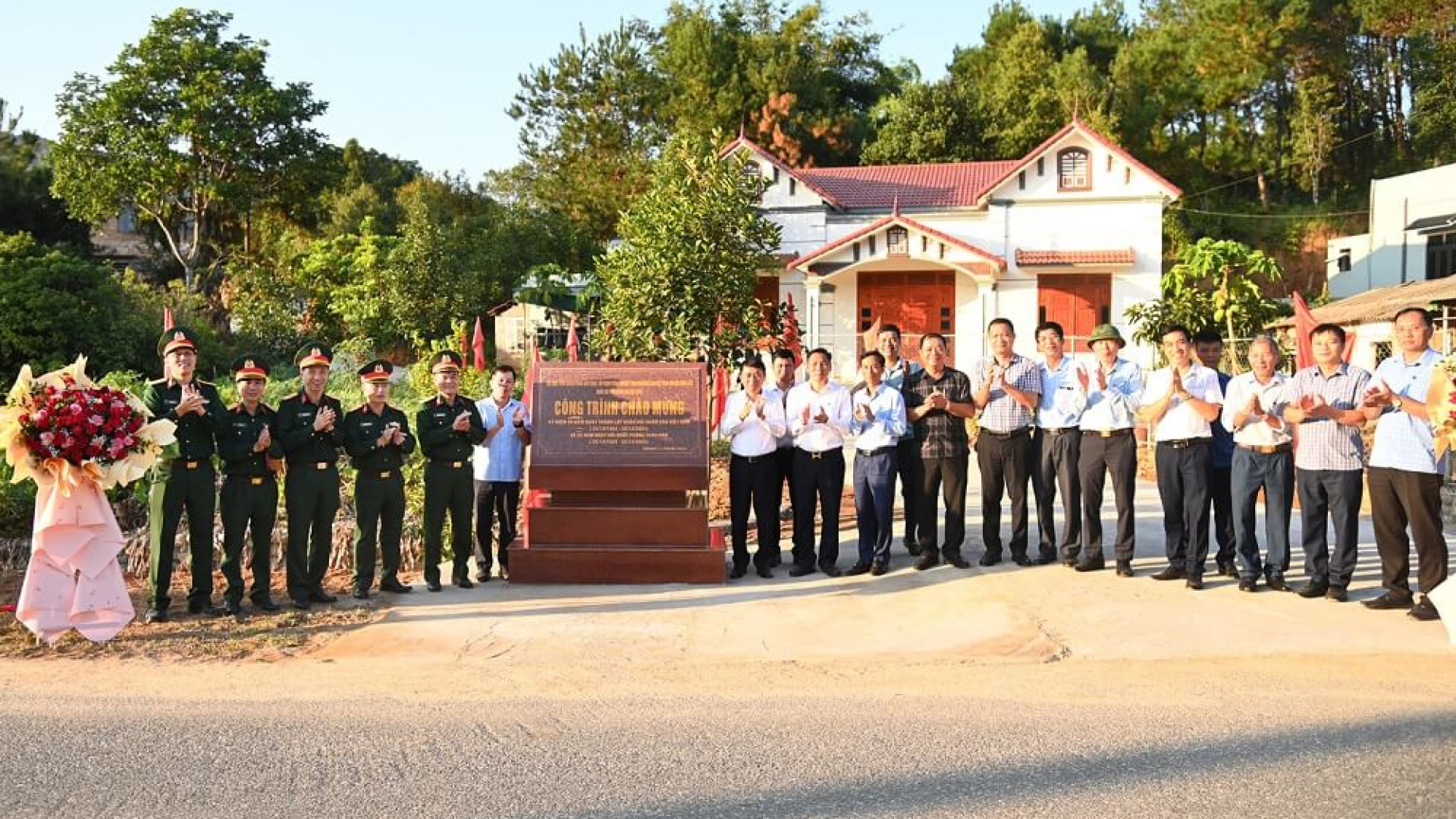 Bộ CHQS tỉnh Quảng Ninh: Phối hợp khánh thành công trình đường giao thông tại huyện Bình Liêu