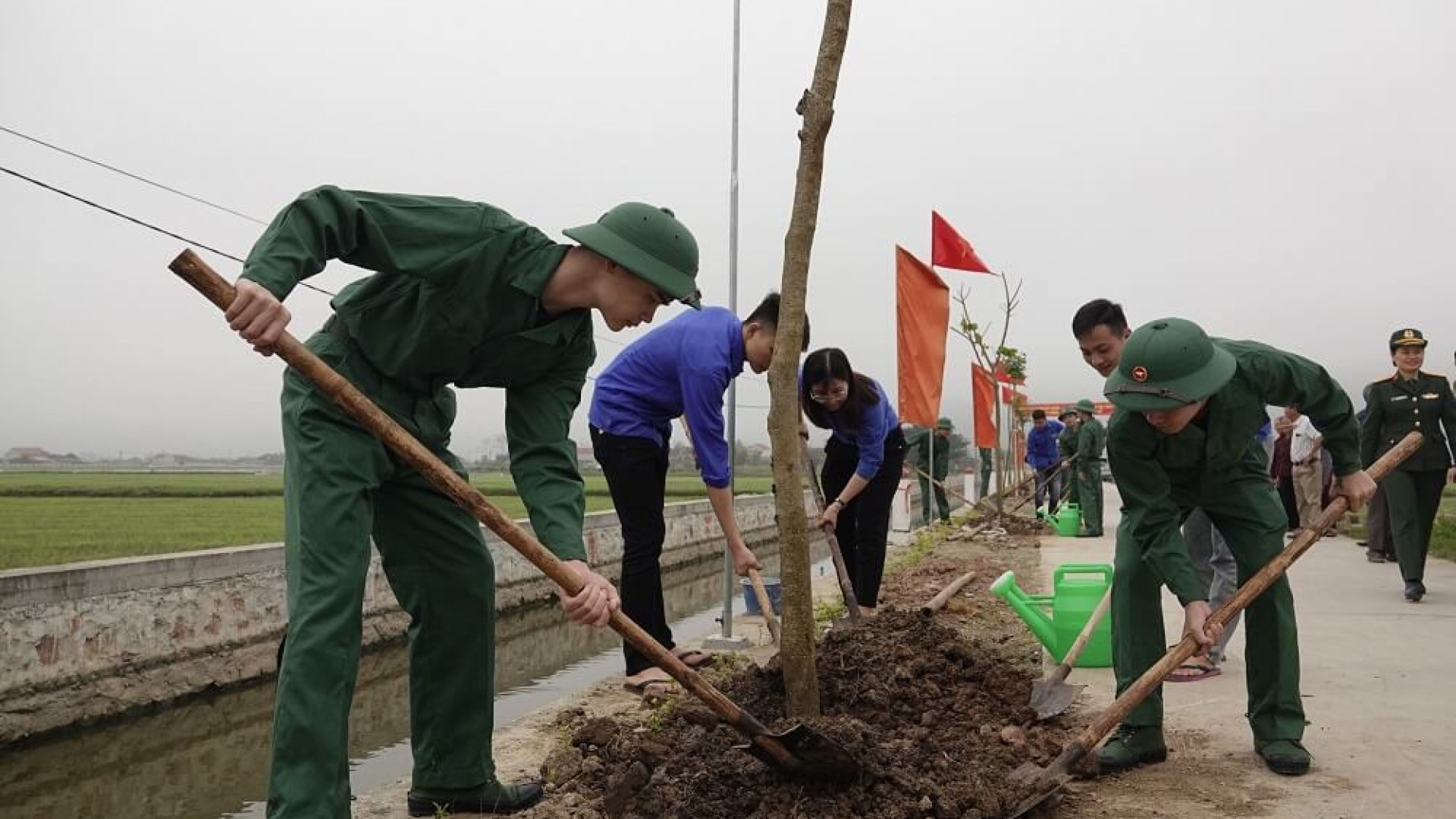 Tiếp lửa cho thanh niên lên đường nhập ngũ