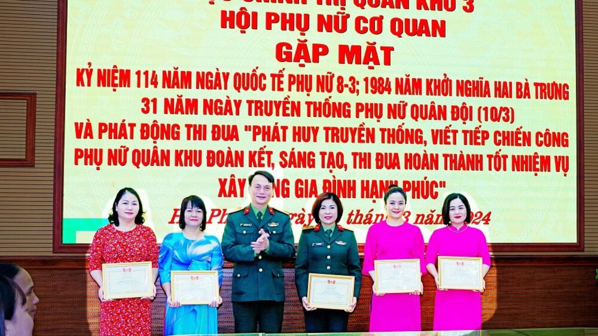 Hội Phụ nữ cơ quan Cục Chính trị Quân khu: Gặp mặt kỷ niệm 114 năm Ngày Quốc tế Phụ nữ 8-3