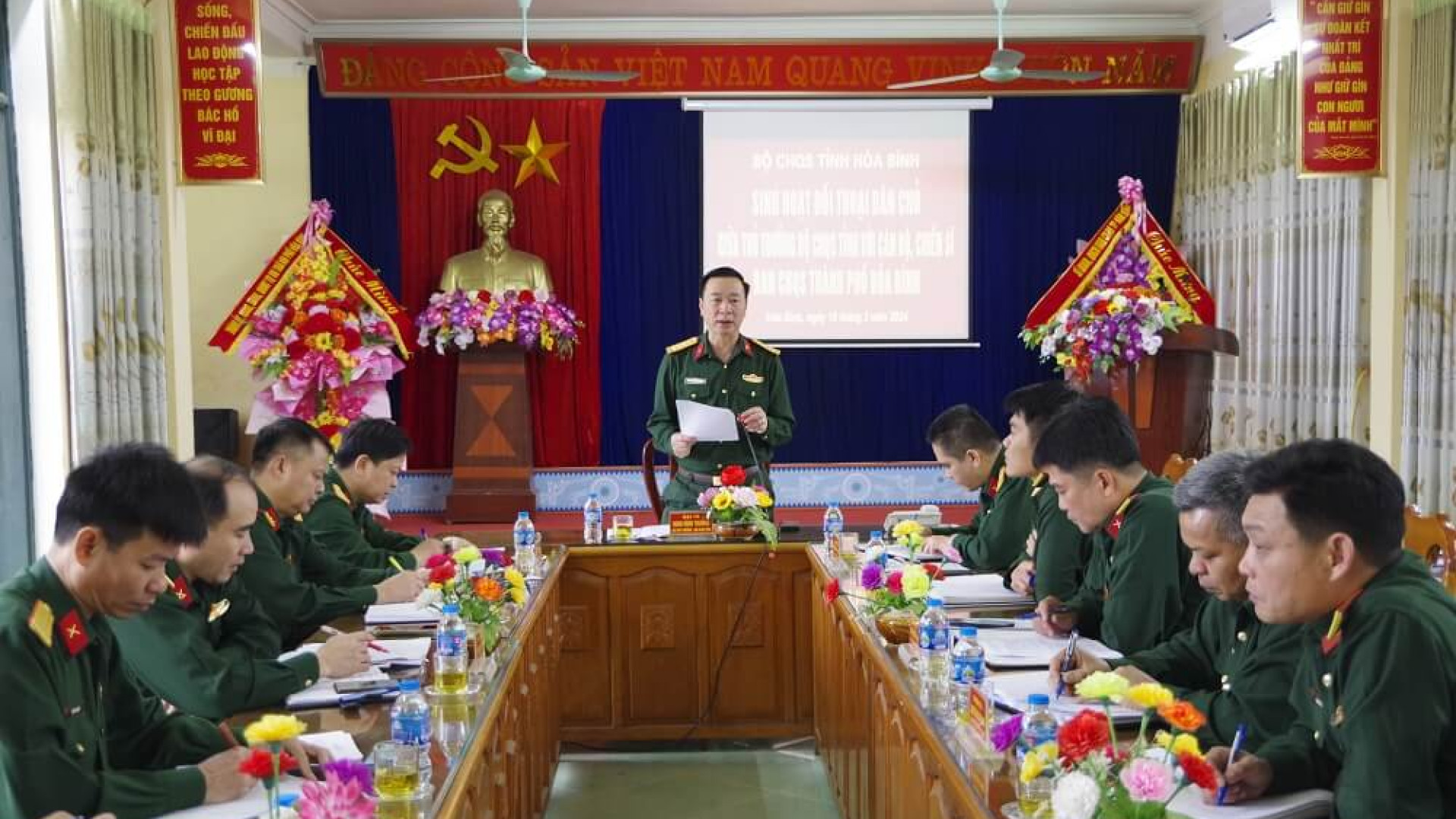 Bộ CHQS tỉnh Hòa Bình đối thoại dân chủ với cán bộ, chiến sĩ Ban CHQS thành phố Hòa Bình