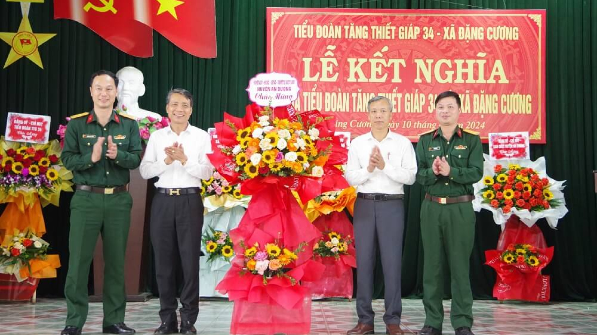 Lễ kết nghĩa giữa Tiểu đoàn Tăng - Thiết giáp 34 và xã Đặng Cương