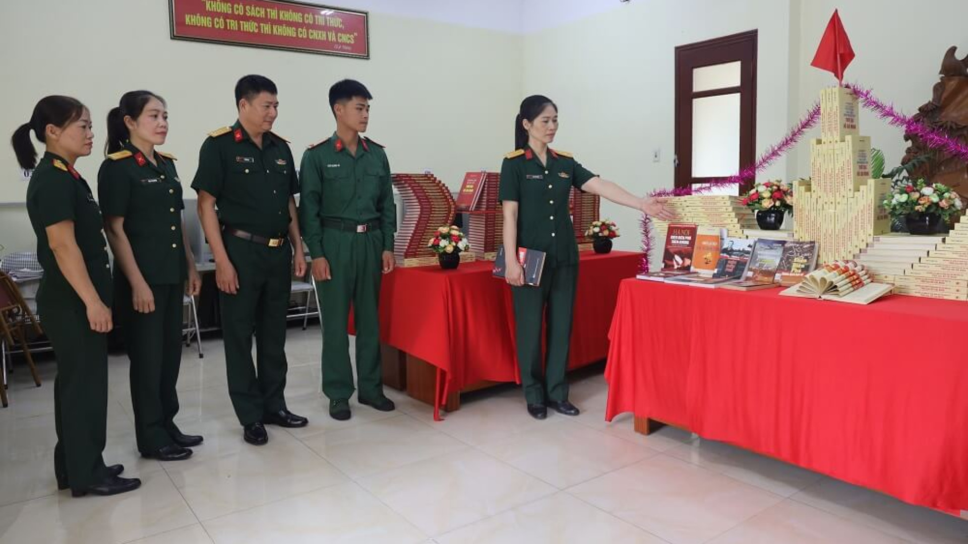 Bộ CHQS tỉnh Hưng Yên hưởng ứng Ngày sách và Văn hóa đọc Việt Nam