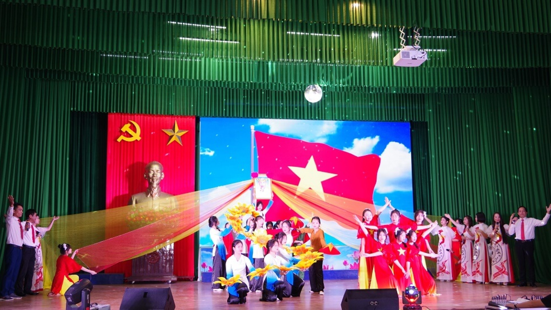 Tỉnh Nam Định hoàn thành Liên hoan nghệ thuật quần chúng LLVT, thanh niên, học sinh ở cấp cơ sở
