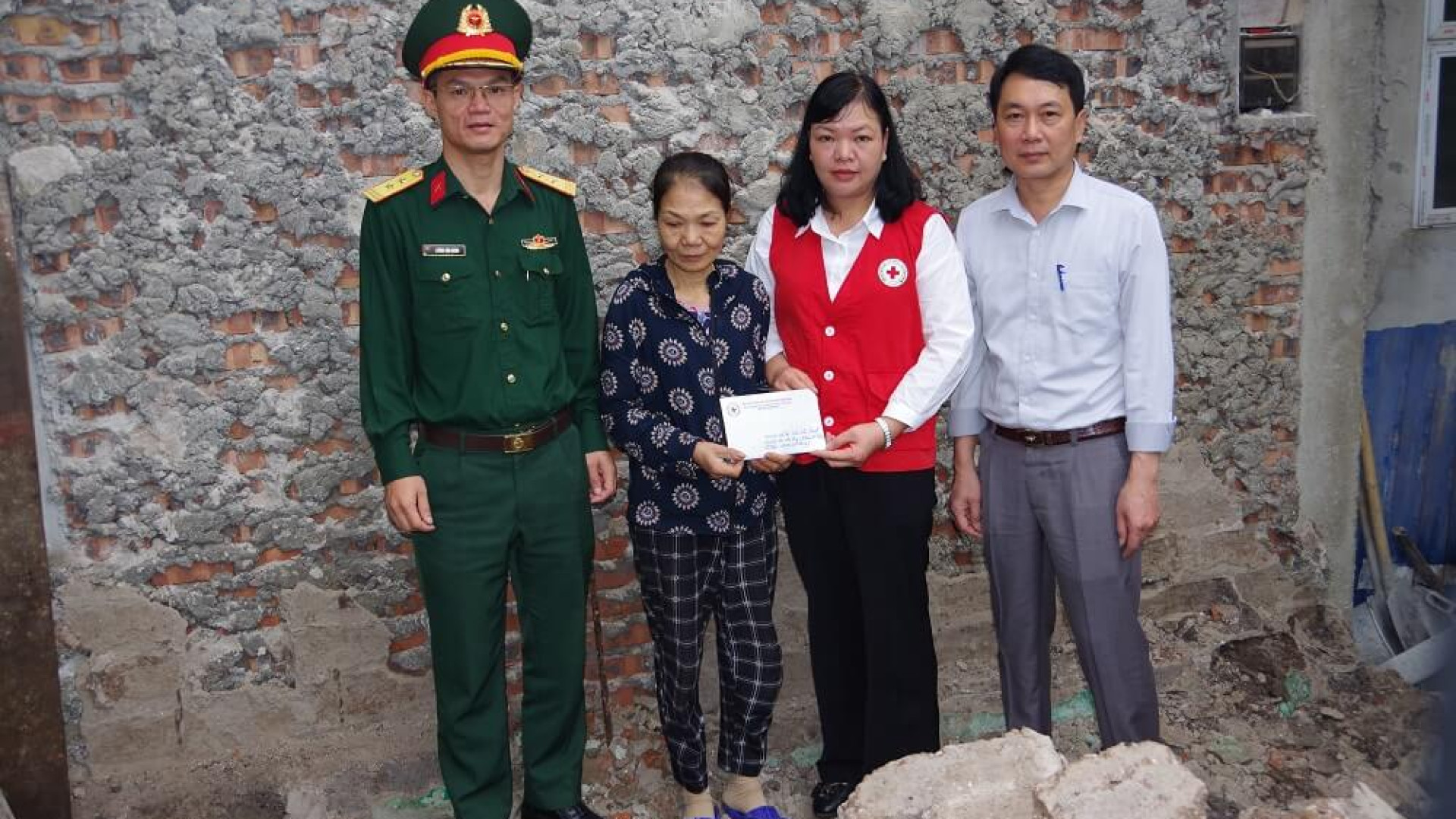 Ban CHQS thành phố Nam Định phối hợp xây dựng nhà “Đại đoàn kết”