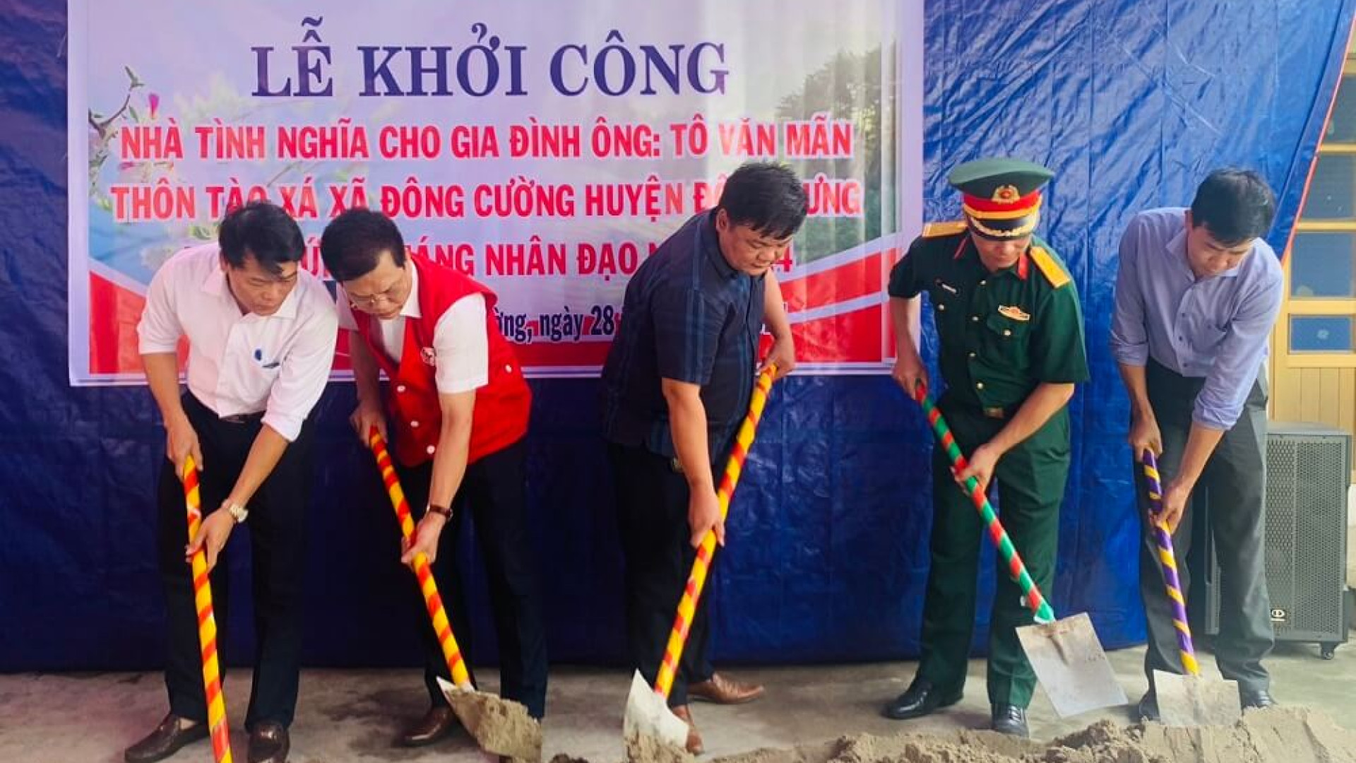 Ban CHQS huyện Đông Hưng phối hợp khởi công xây dựng “Nhà tình nghĩa”