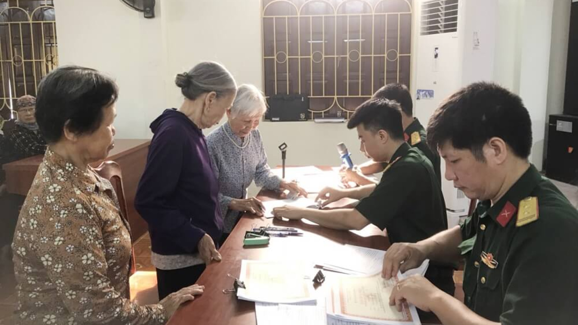 Ban CHQS huyện Thủy Nguyên chi trả trợ cấp một lần theo các Quyết định của Thủ tướng Chính phủ