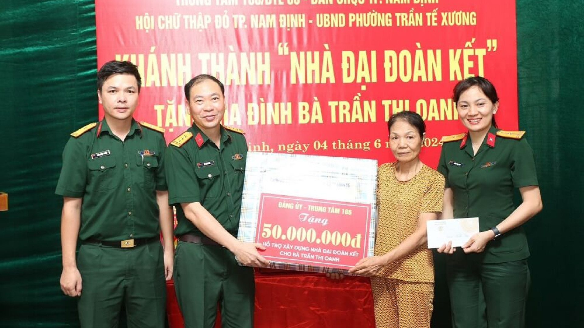 Ban CHQS thành phố Nam Định phối hợp khánh thành và bàn giao “Nhà Đại đoàn kết”