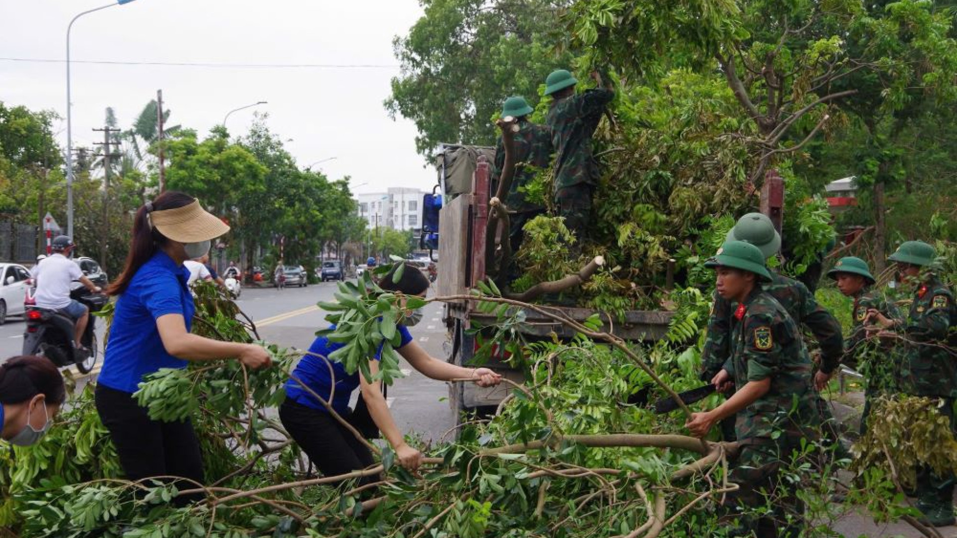 LLVT tỉnh Hải Dương: Phát huy tốt “4 tại chỗ” trong khắc phục nhanh hậu quả sau bão