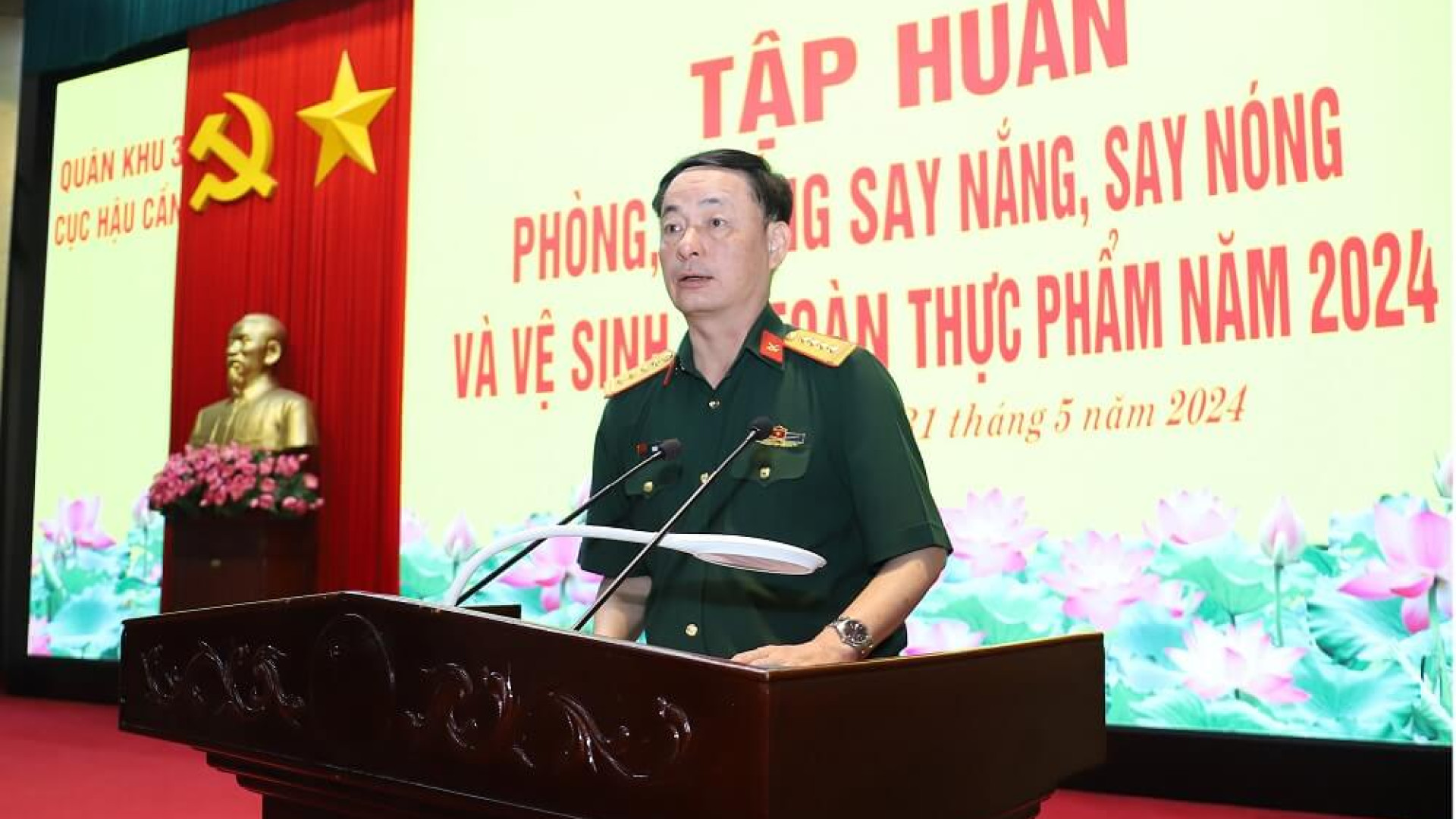 Quân khu tập huấn phòng, chống say nắng, say nóng và an toàn vệ sinh thực phẩm năm 2024