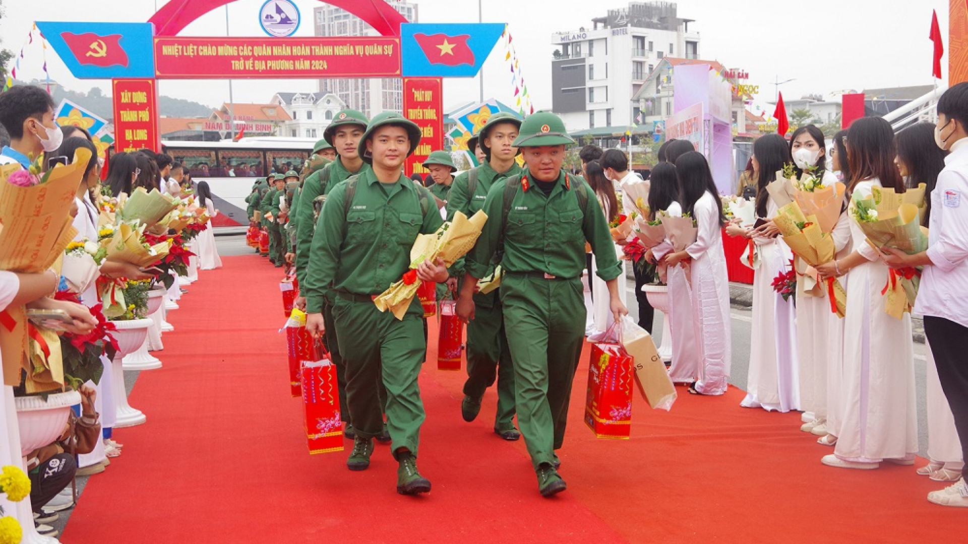 Thành phố Hạ Long (Quảng Ninh) đón quân nhân hoàn thành nghĩa vụ quân sự trở về địa phương