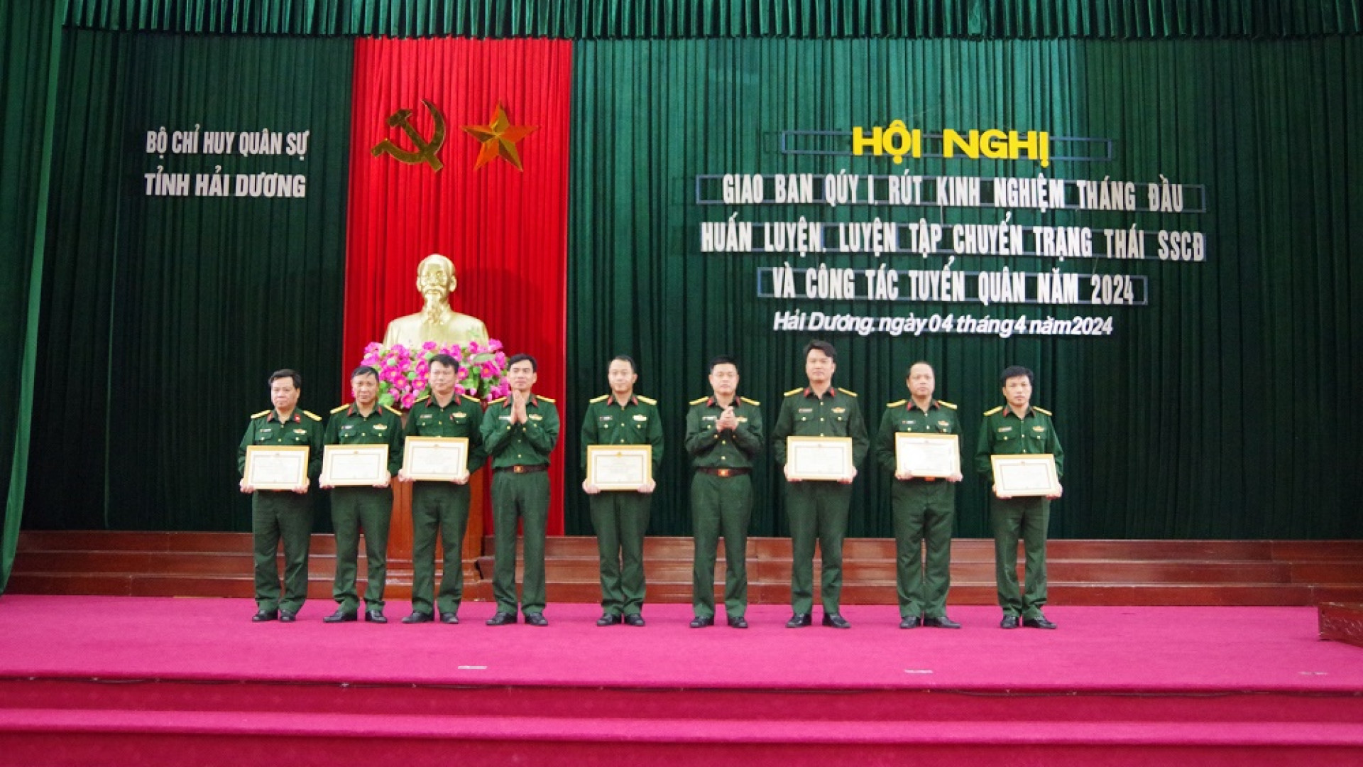 Bộ CHQS tỉnh Hải Dương rút kinh nghiệm huấn luyện tháng đầu và công tác tuyển quân năm 2024