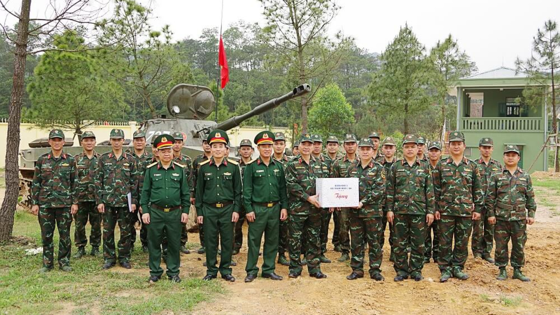 Quân khu động viên, giao nhiệm vụ cho đội tuyển Lữ đoàn 405 tham gia Hội thao “Trung đội Tăng- Thiết giáp giỏi” toàn quân năm 2024