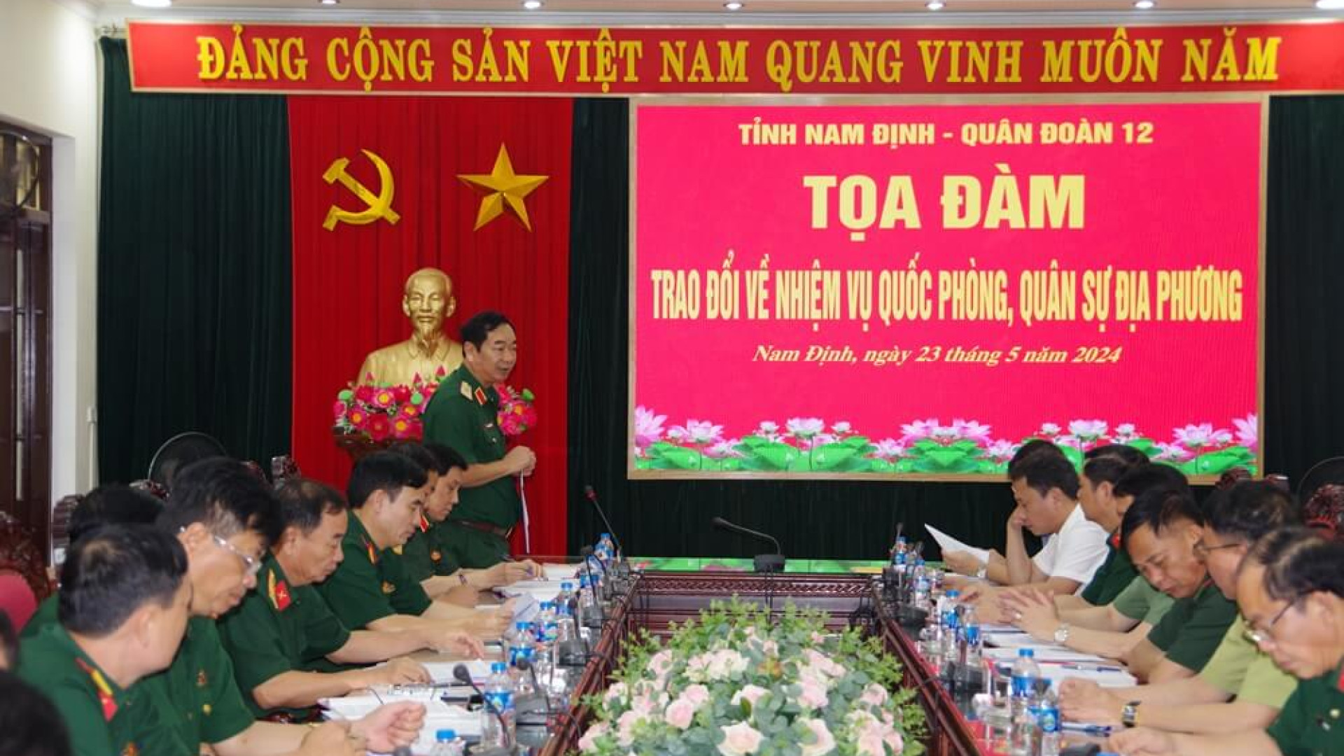 Tọa đàm trao đổi về nhiệm vụ quốc phòng, quân sự địa phương giữa tỉnh Nam Định và Quân đoàn 12