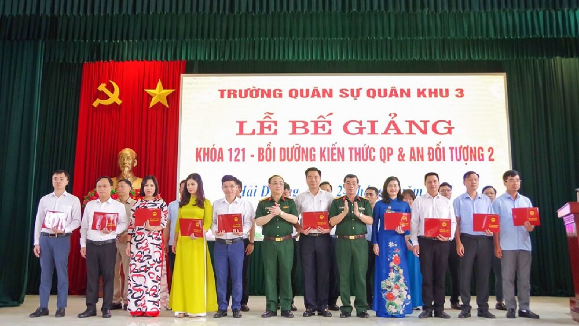 Trường Quân sự Quân khu bế giảng lớp bồi dưỡng kiến thức QP-AN đối tượng 2 năm 2024