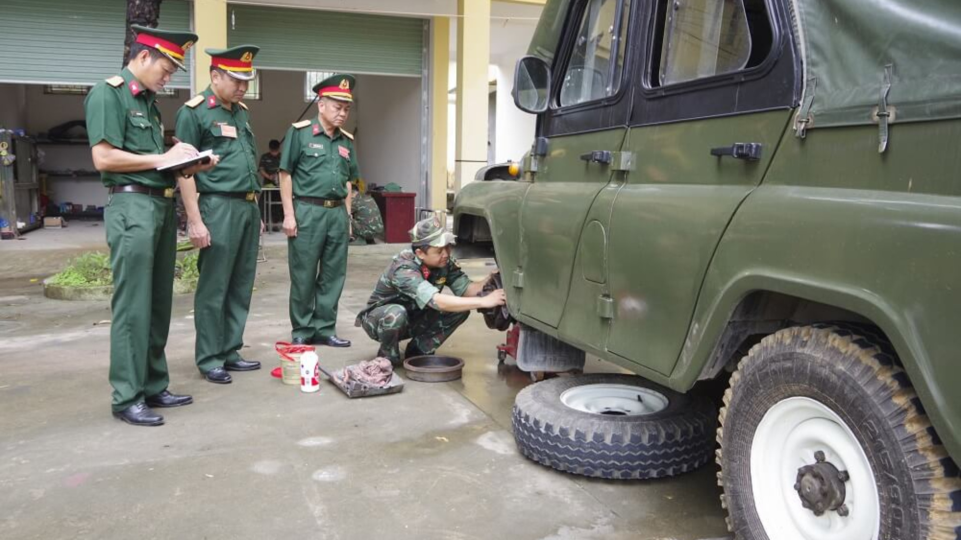 Bộ CHQS tỉnh Hoà Bình kiểm tra trình độ, kỹ năng nghề đối với nhân viên kỹ thuật