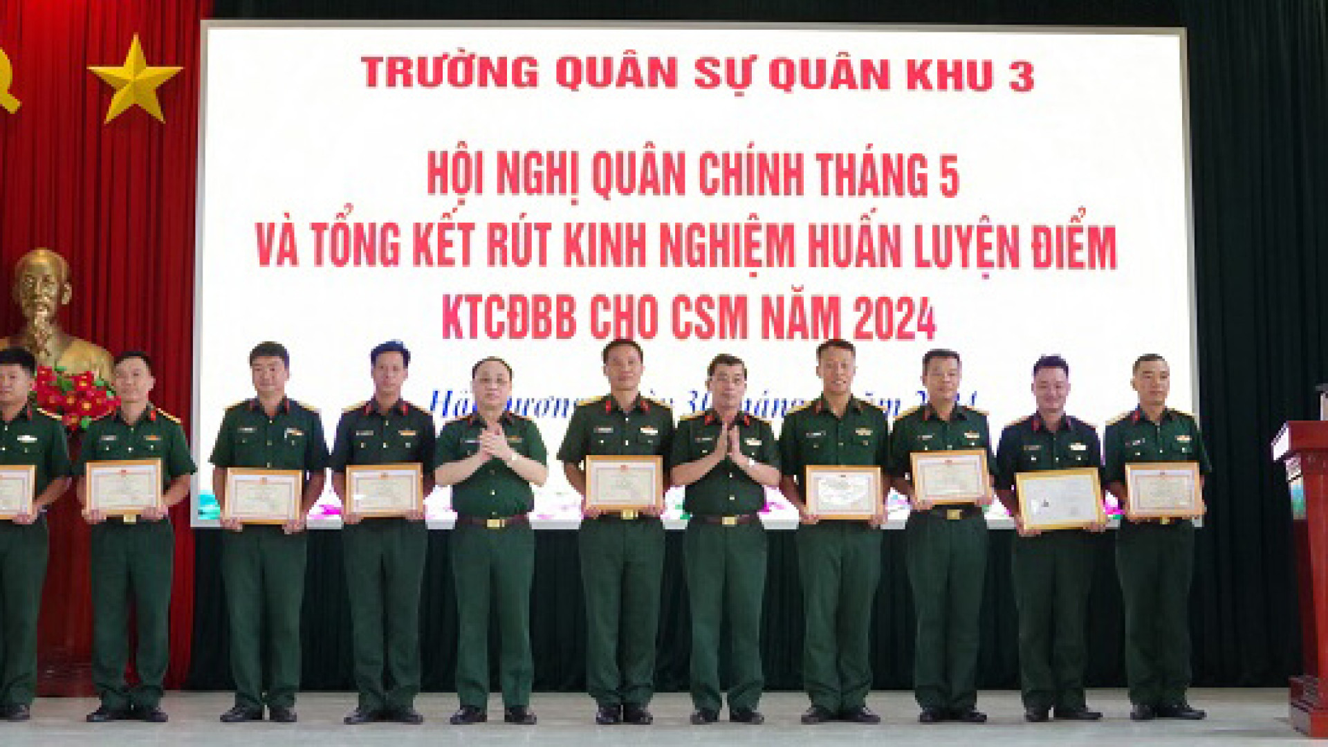 Trường Quân sự Quân khu rút kinh nghiệm huấn luyện điểm kỹ thuật chiến đấu bộ binh chiến sĩ mới năm 2024