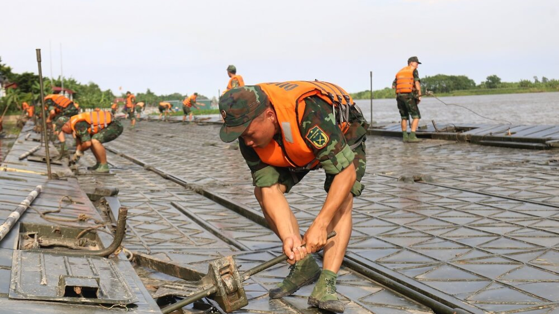 Chú trọng huấn luyện thực hành, sát nhiệm vụ