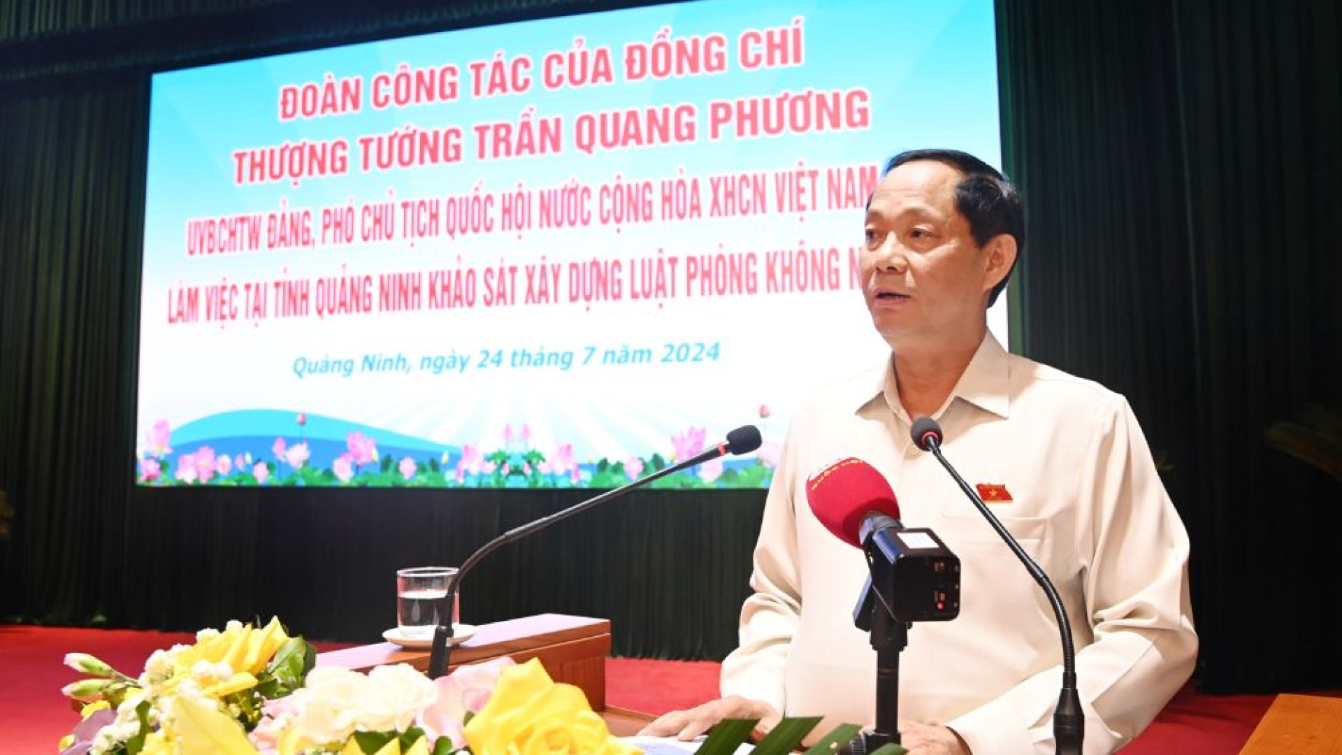 Phó Chủ tịch Quốc hội Trần Quang Phương làm việc với Ban Chỉ đạo Phòng không nhân dân tỉnh Quảng Ninh