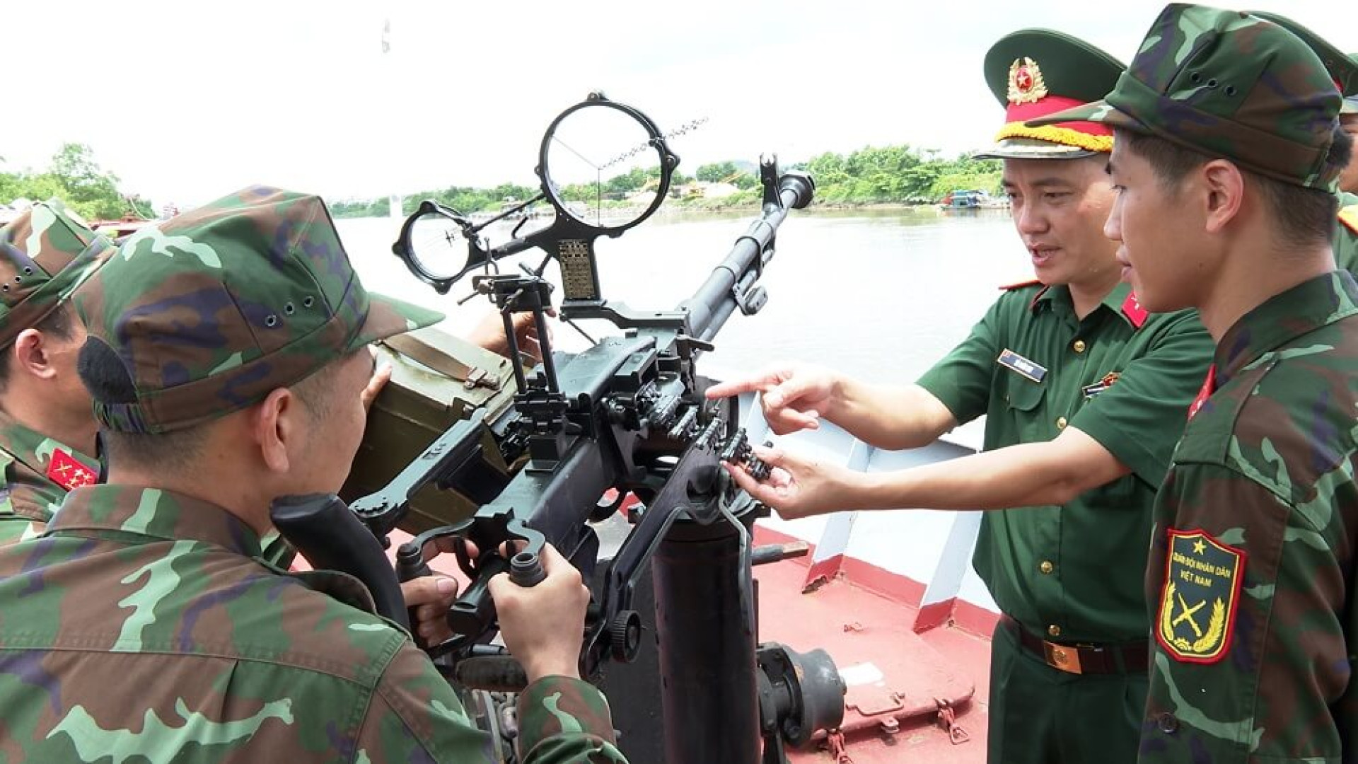 Vững vàng trên sóng nước