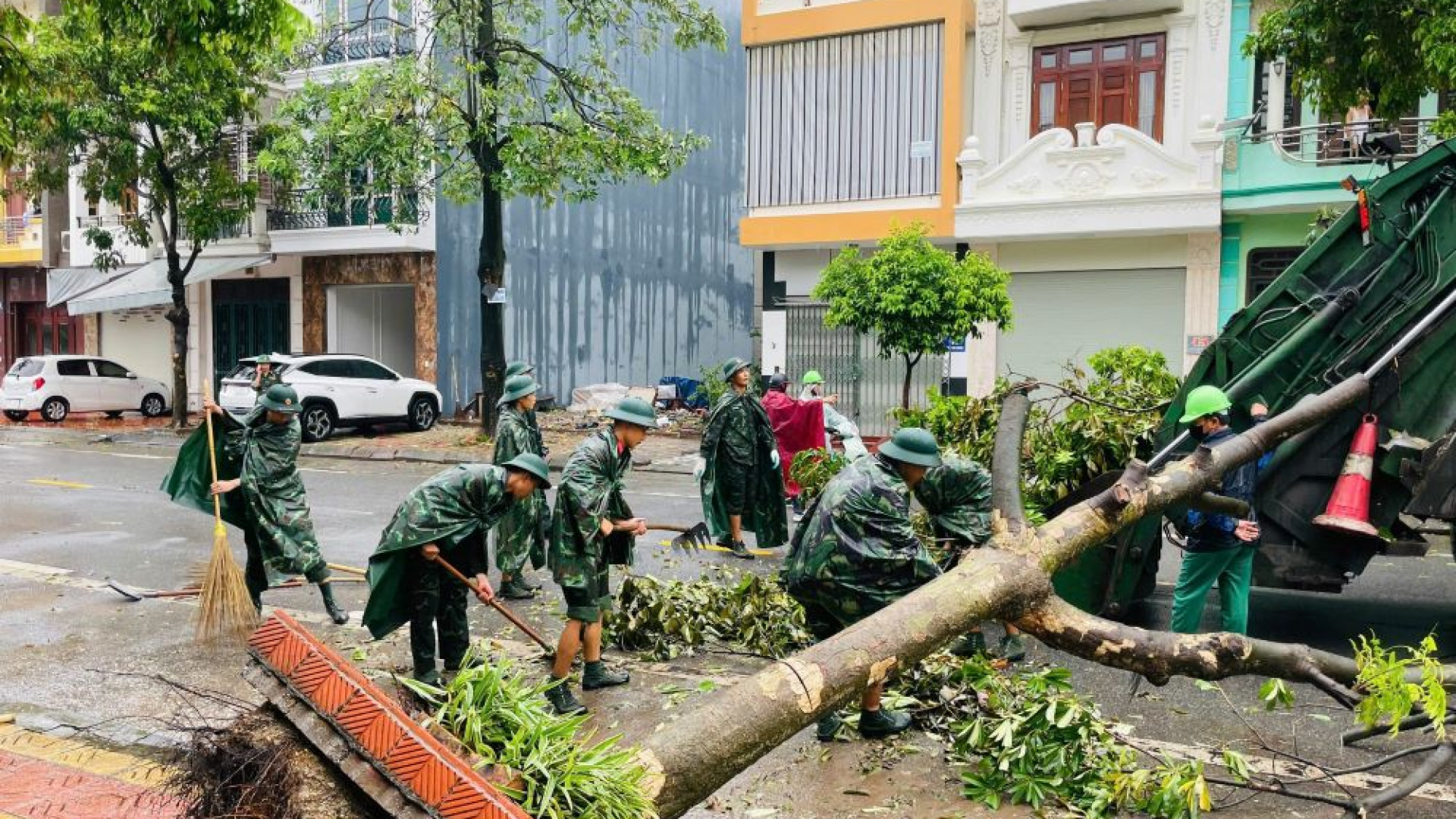 Nghĩa tình của bộ đội công binh nơi bão đi qua