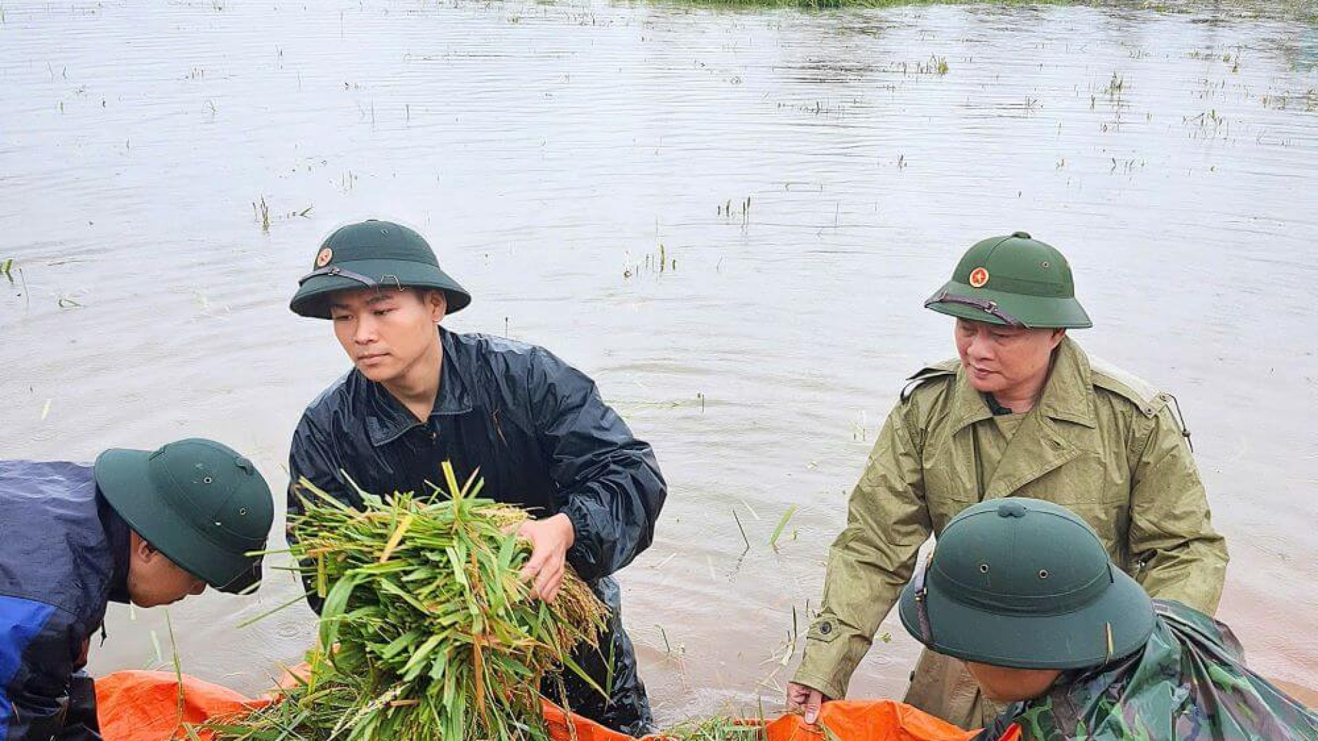 Người chỉ huy sâu sát, linh hoạt trong nhiệm vụ phòng, chống lụt bão