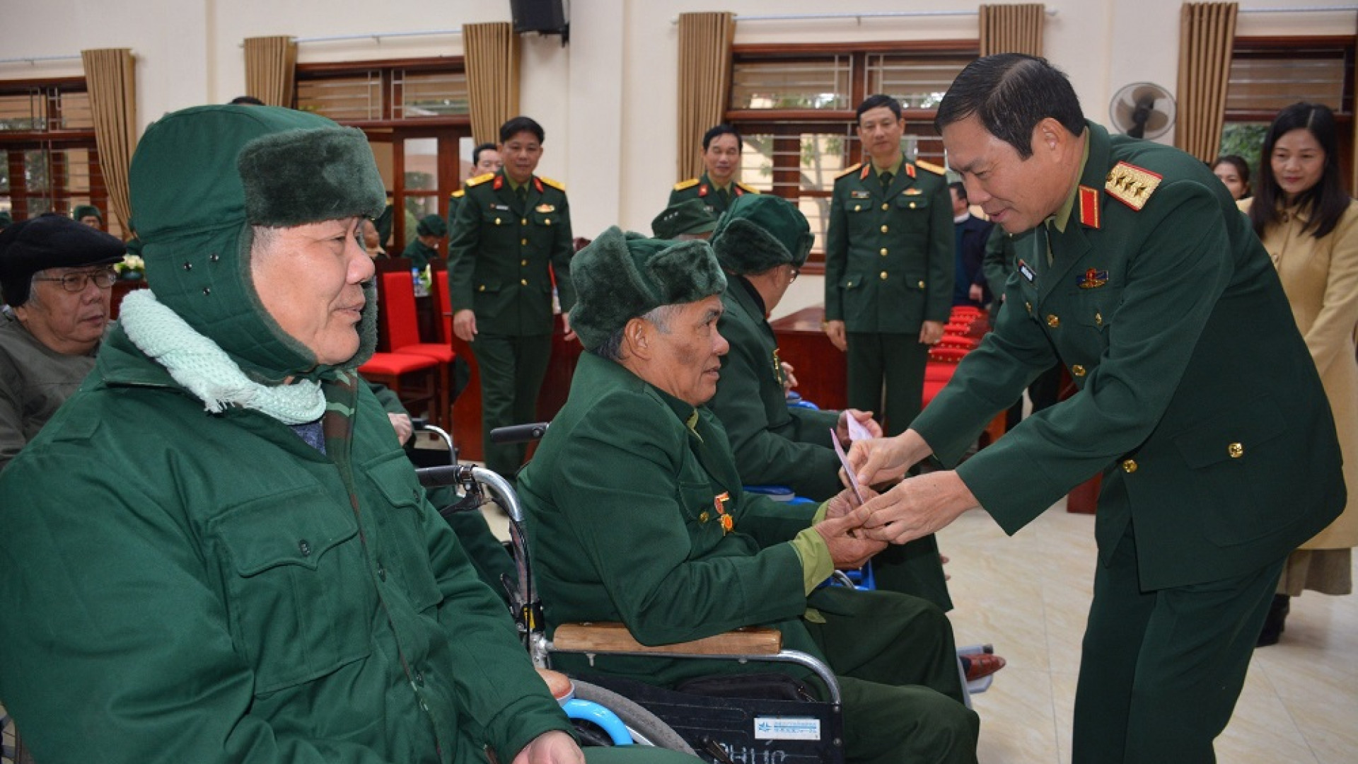 Thượng tướng Nguyễn Tân Cương thăm, tặng quà, chúc Tết tại tỉnh Hà Nam