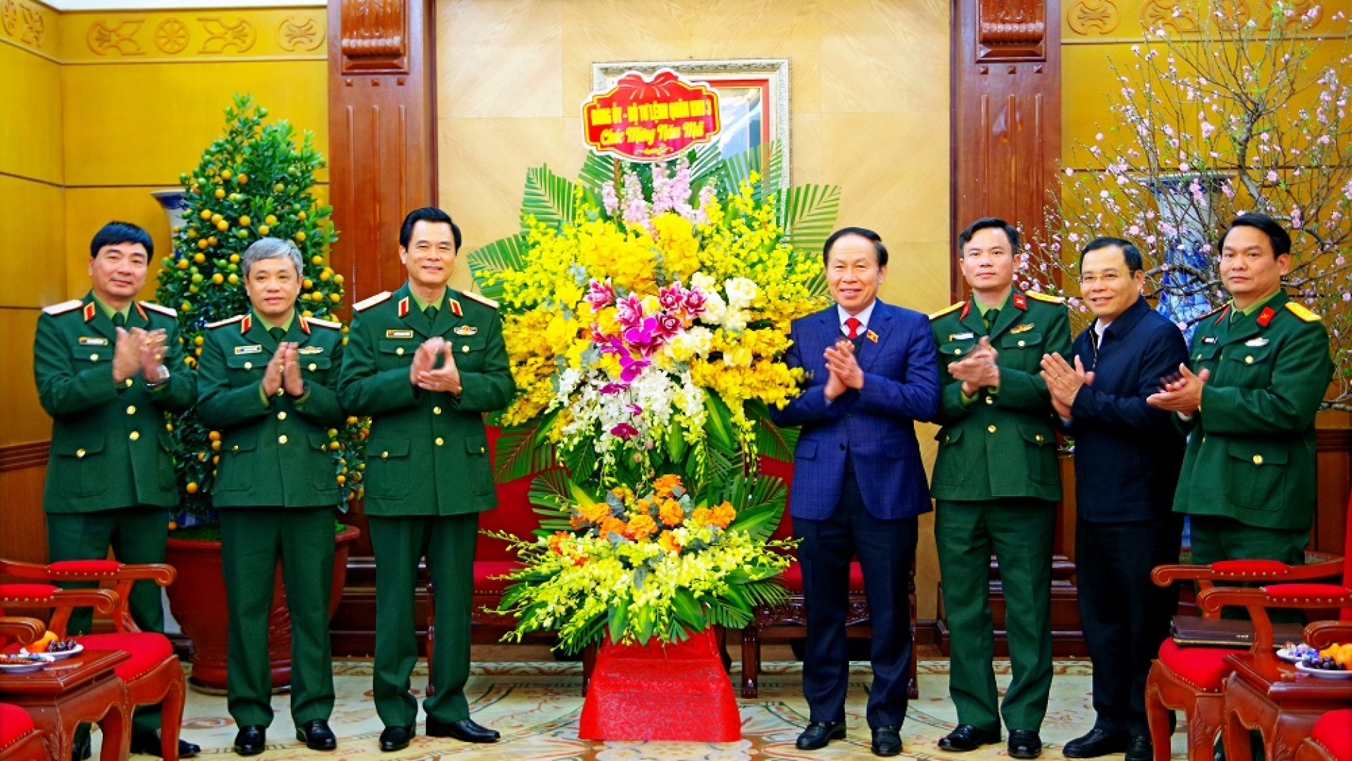 Bộ tư lệnh Quân khu chúc Tết Đảng bộ, chính quyền và nhân dân thành phố Hải Phòng