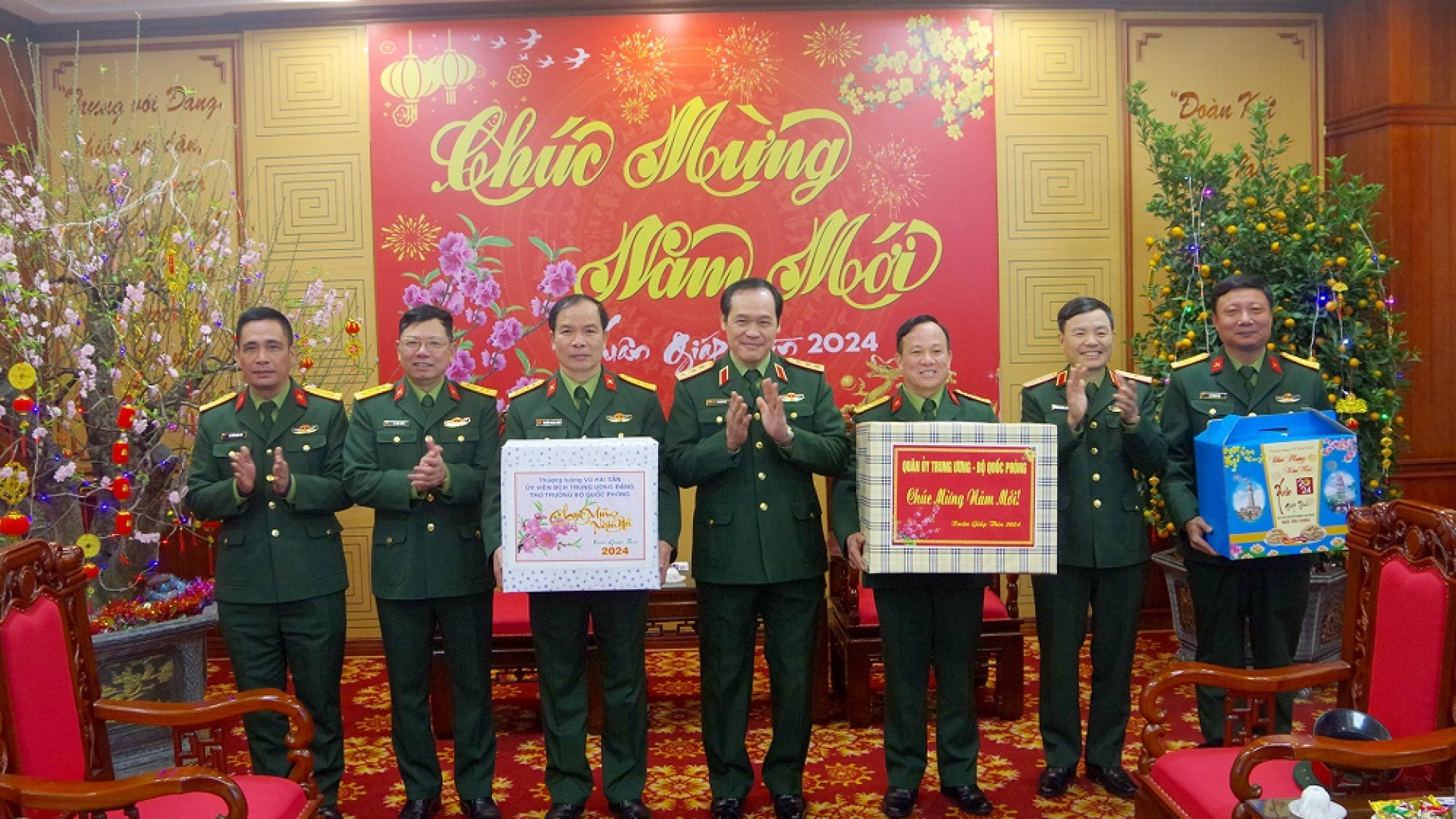 Thượng tướng Vũ Hải Sản thăm, chúc Tết tại Bộ CHQS tỉnh Quảng Ninh