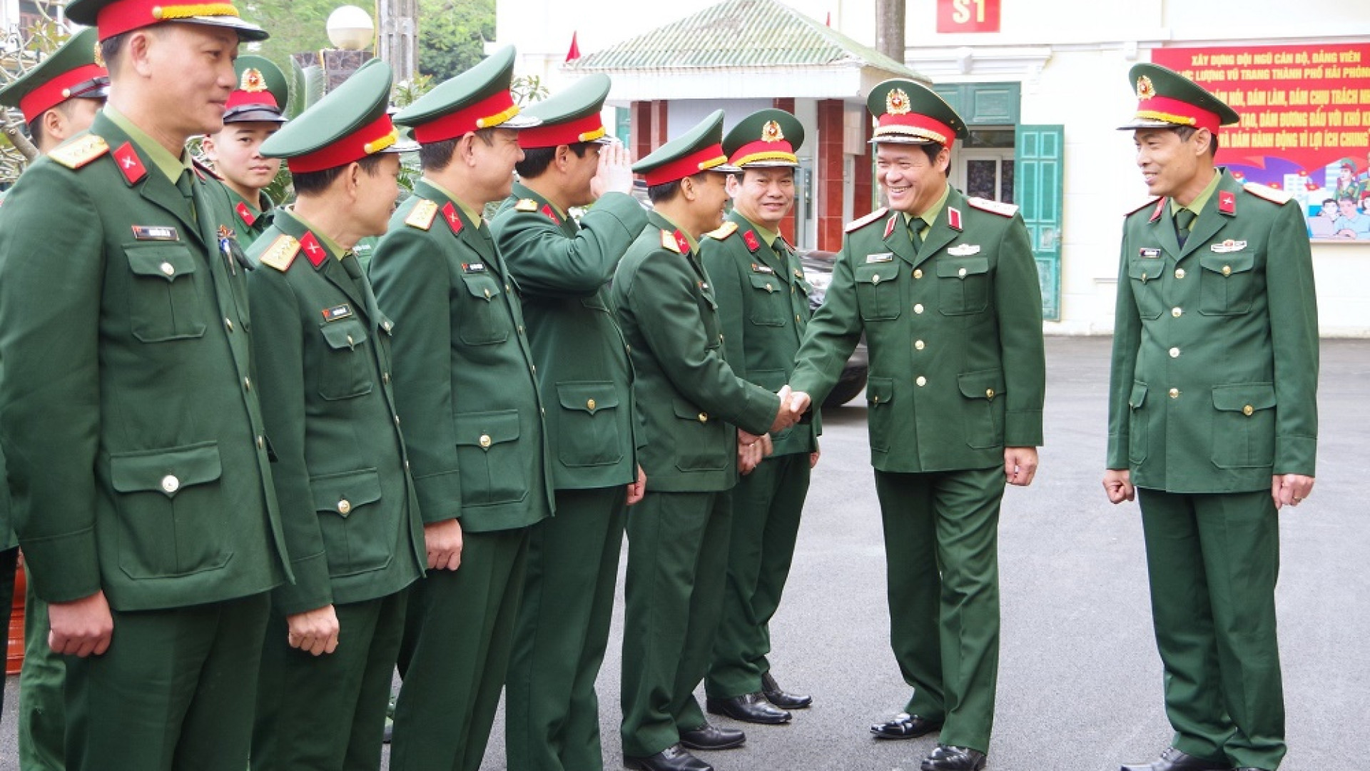 Thượng tướng Vũ Hải Sản kiểm tra công tác SSCĐ và chúc Tết Bộ CHQS thành phố Hải Phòng
