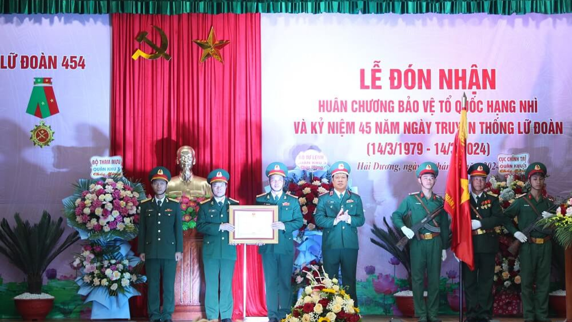 Lữ đoàn Pháo binh 454 đón nhận Huân chương Bảo vệ Tổ quốc hạng Nhì và Kỷ niệm 45 năm Ngày truyền thống