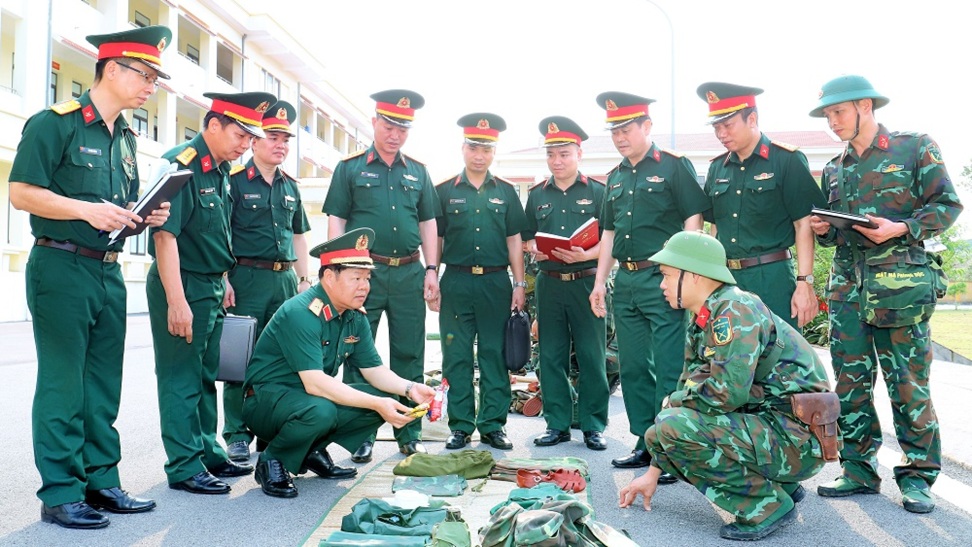 Bộ tư lệnh Quân khu kiểm tra toàn diện các đơn vị trên tuyến biên giới