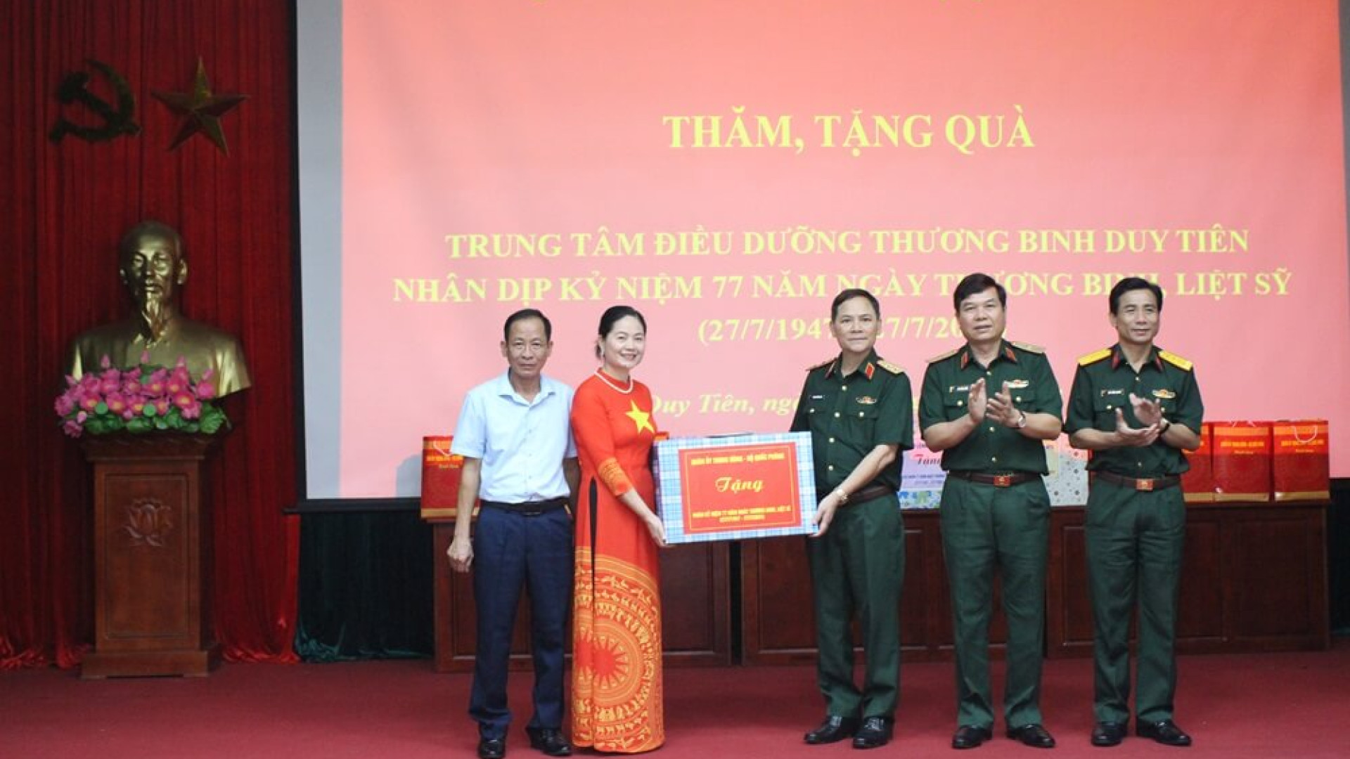 Quân ủy Trung ương, Bộ Quốc phòng và Bộ tư lệnh Quân khu thăm, tặng quà thương binh, bệnh binh nặng tại tỉnh Hà Nam